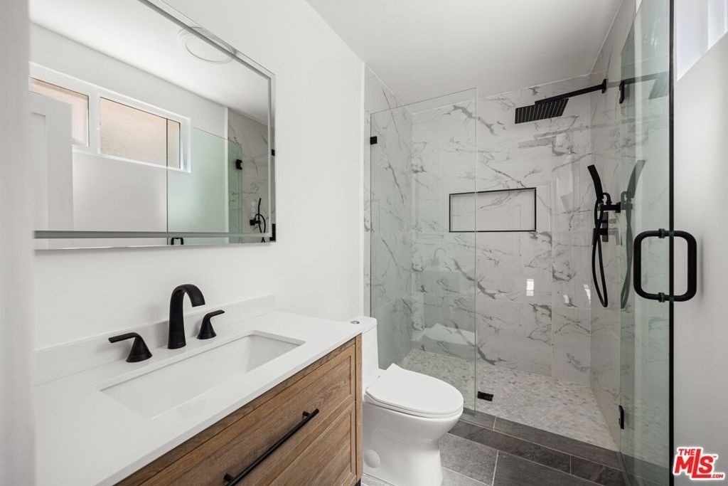 733 N Hayworth Avenue - Photo 22
