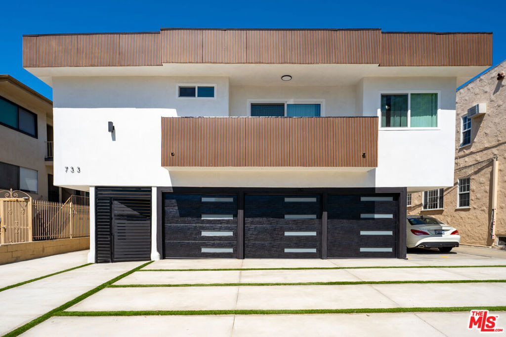 733 N Hayworth Avenue - Photo 1