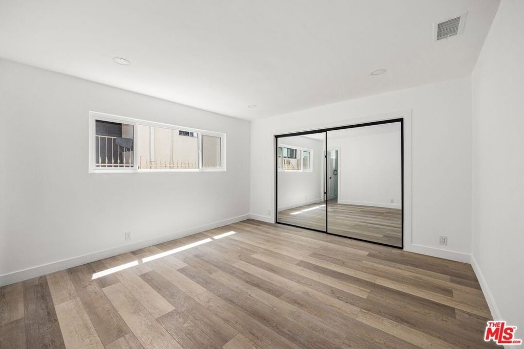 733 N Hayworth Avenue - Photo 19