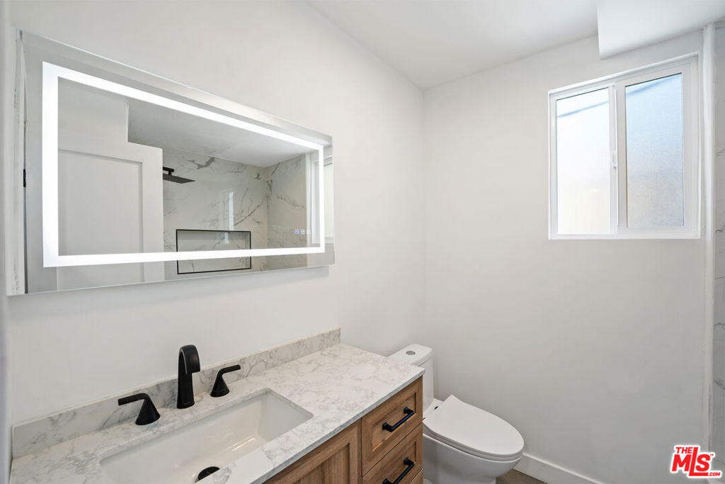 733 N Hayworth Avenue - Photo 28