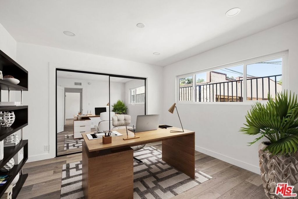 733 N Hayworth Avenue - Photo 25