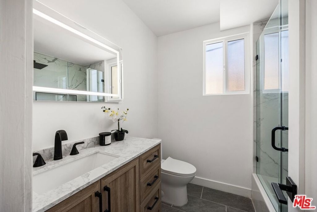 733 N Hayworth Avenue - Photo 26
