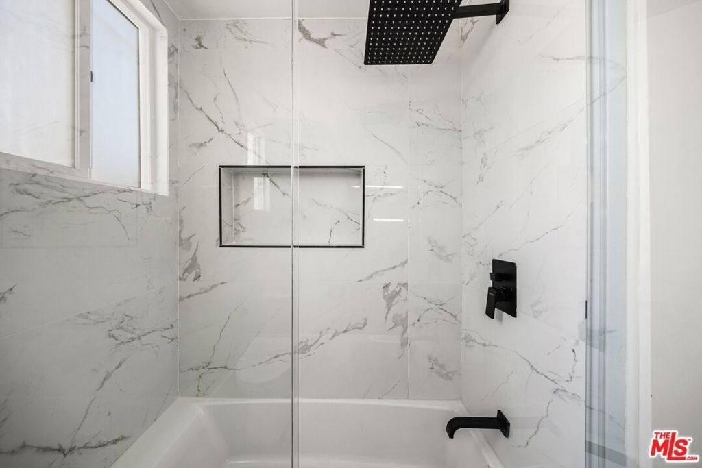 733 N Hayworth Avenue - Photo 27