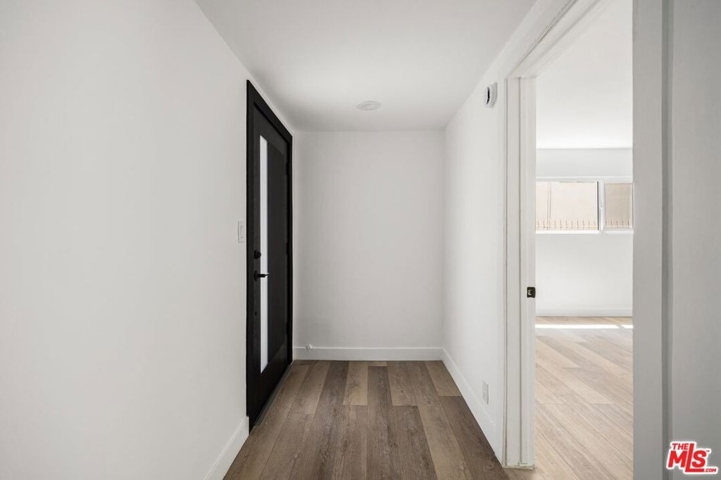 733 N Hayworth Avenue - Photo 3