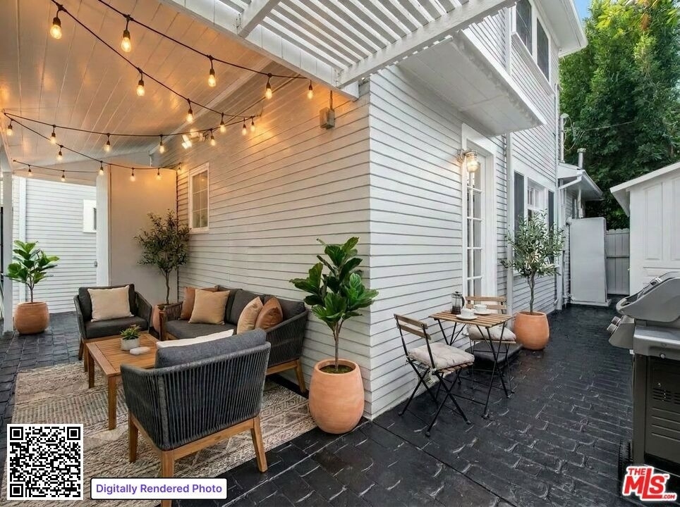 1546 N St Andrews Place - Photo 1