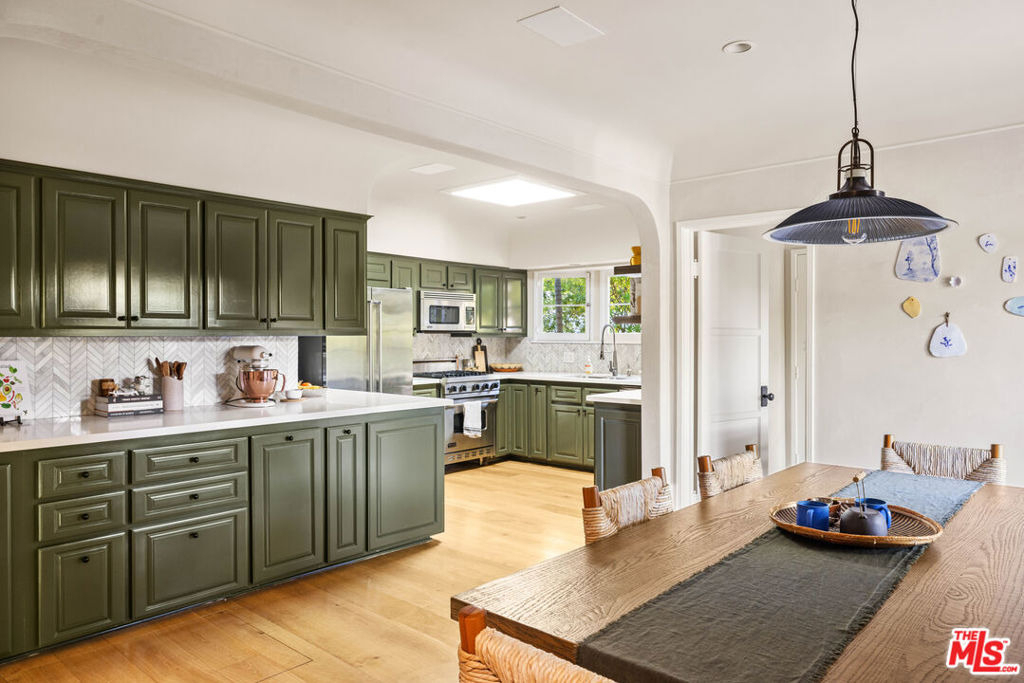 465 Westmount Drive - Photo 14
