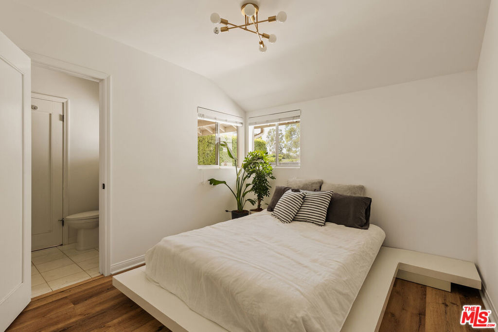 4442 Beeman Avenue - Photo 10