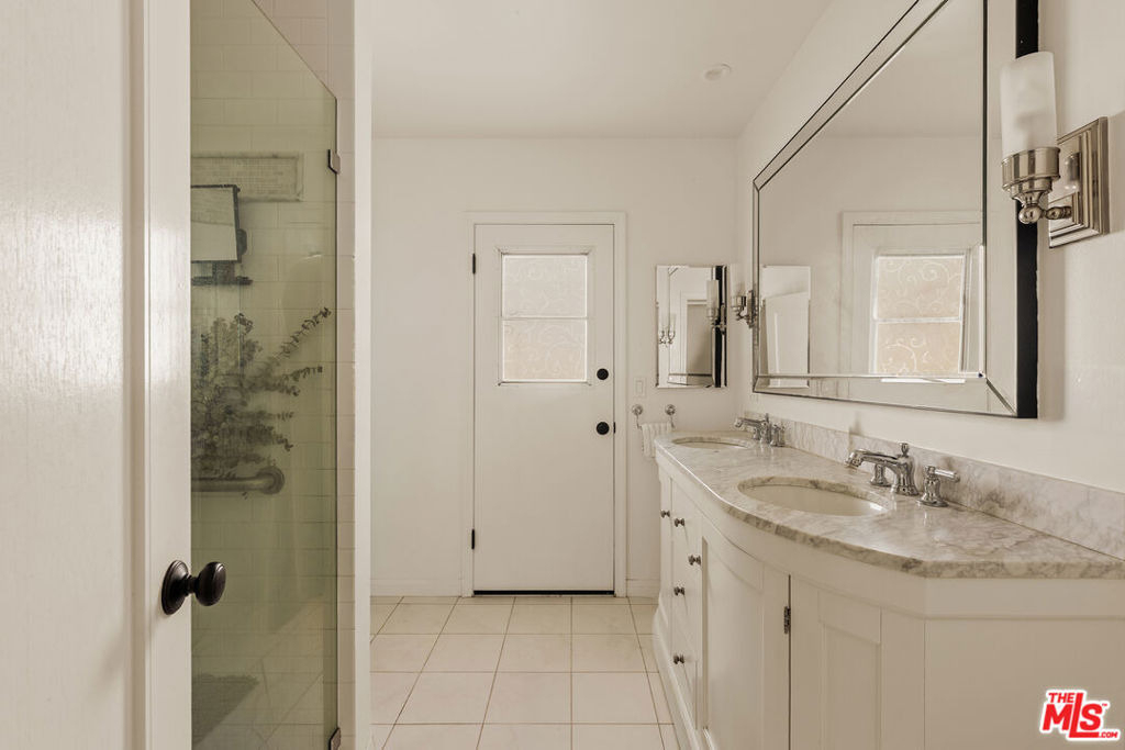 4442 Beeman Avenue - Photo 9