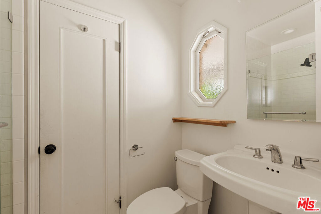 4442 Beeman Avenue - Photo 11