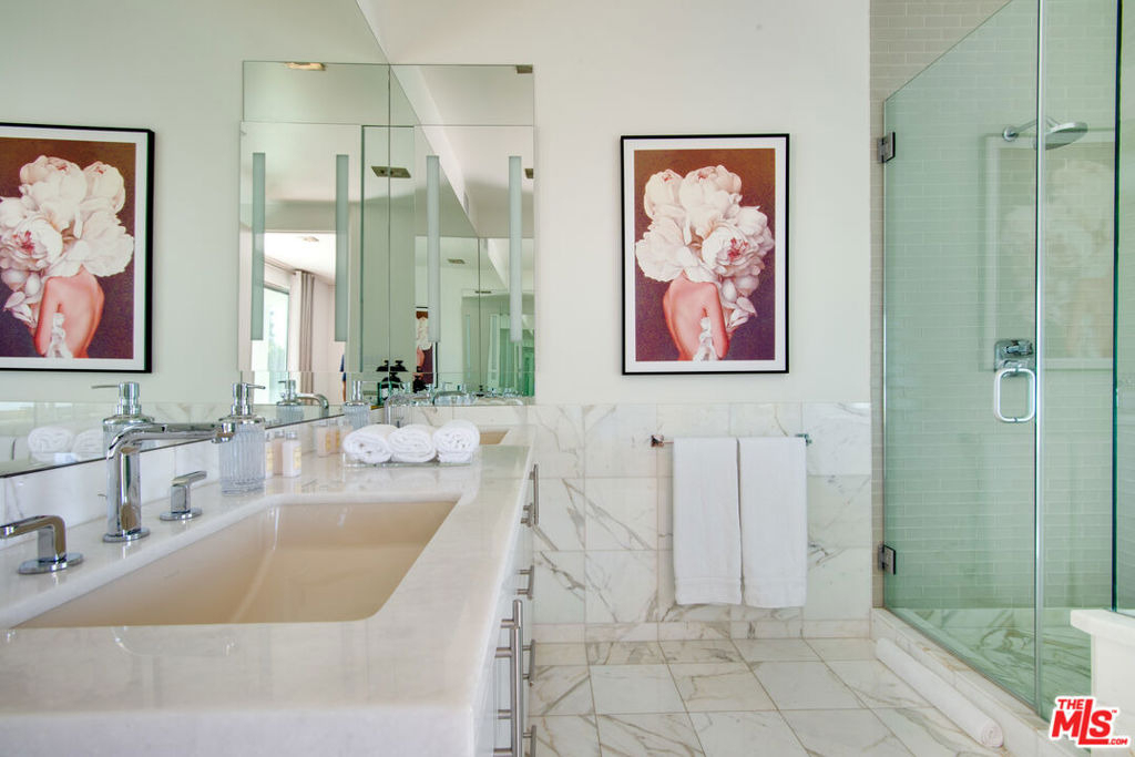 8954 St Ives Drive - Photo 15