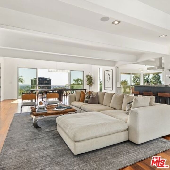 8954 St Ives Drive - Photo 3