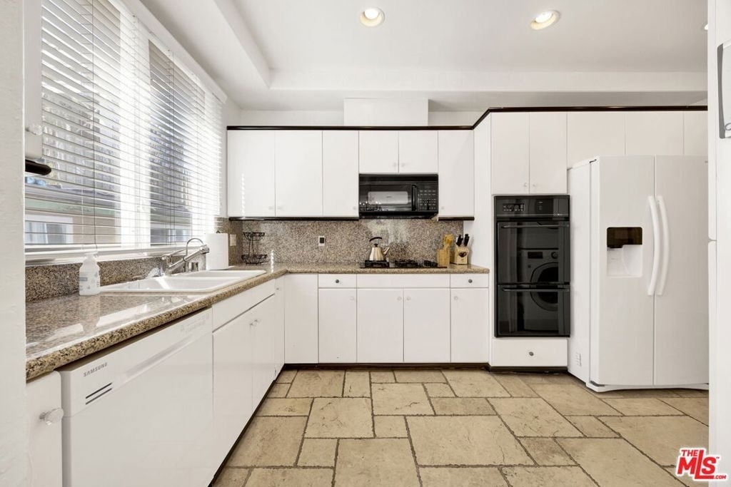 11952 Montana Avenue - Photo 2