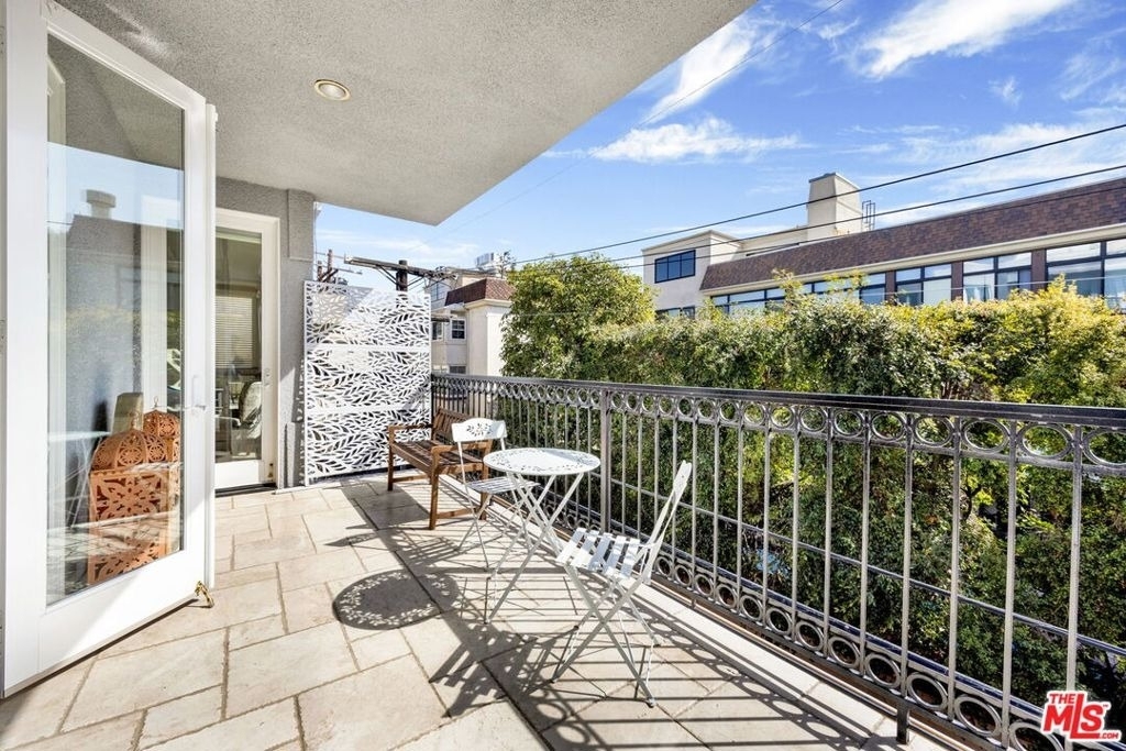 11952 Montana Avenue - Photo 10
