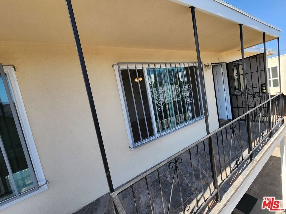 1499 W 35th Place - Photo 2