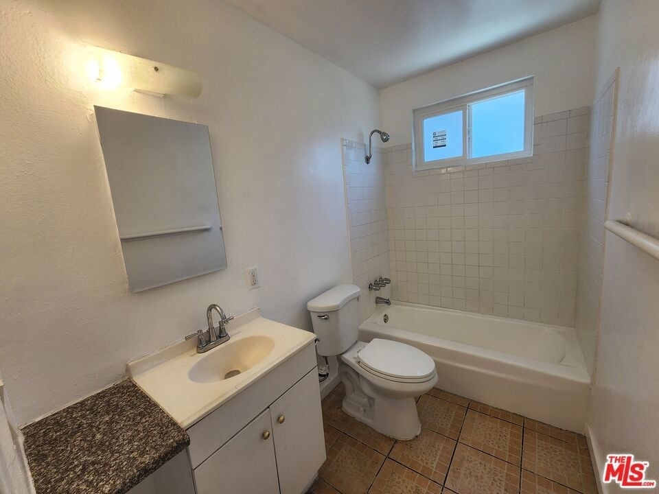 1499 W 35th Place - Photo 10