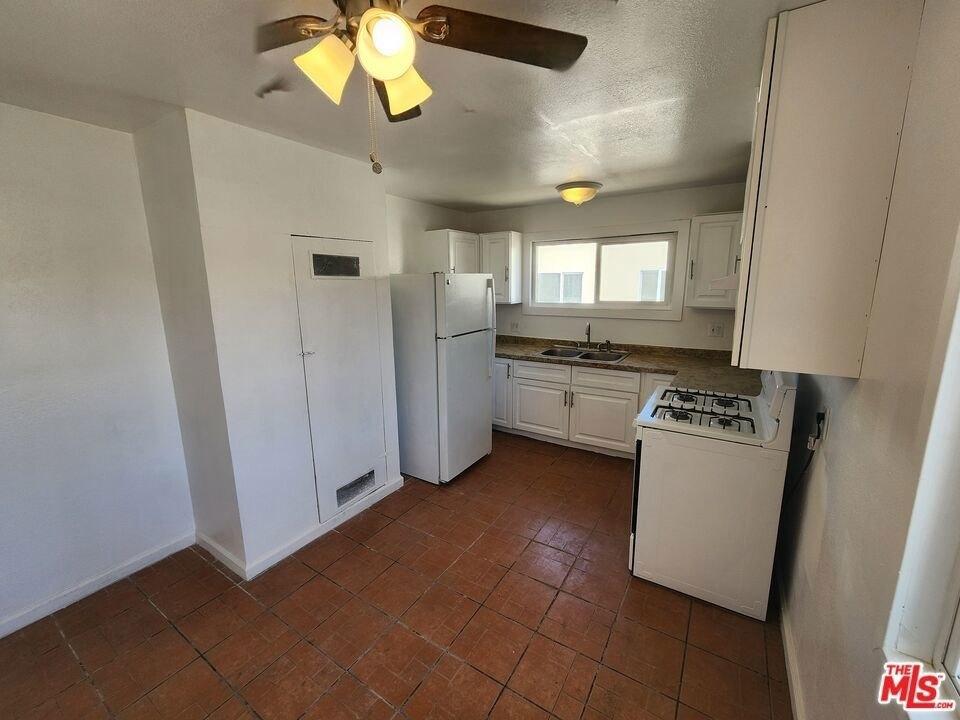 1499 W 35th Place - Photo 5