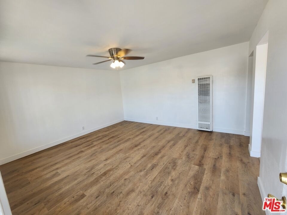 1499 W 35th Place - Photo 4