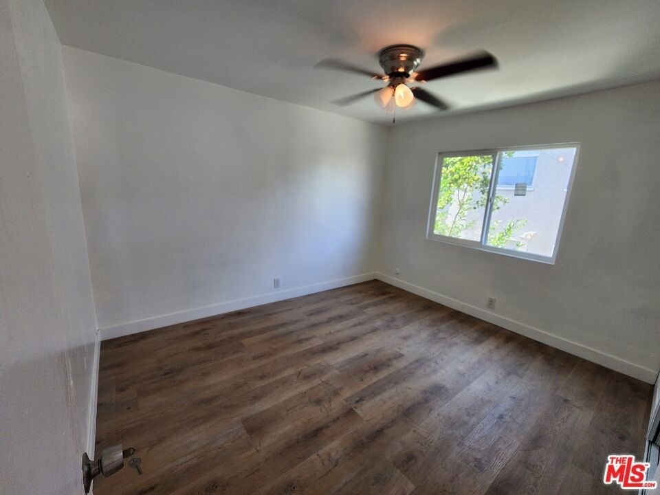 1499 W 35th Place - Photo 11