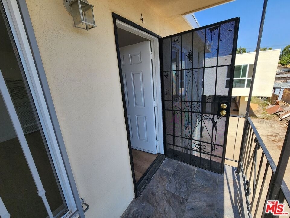 1499 W 35th Place - Photo 3