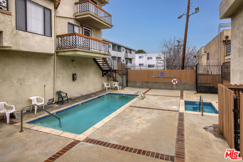 10214 Samoa Avenue - Photo 14