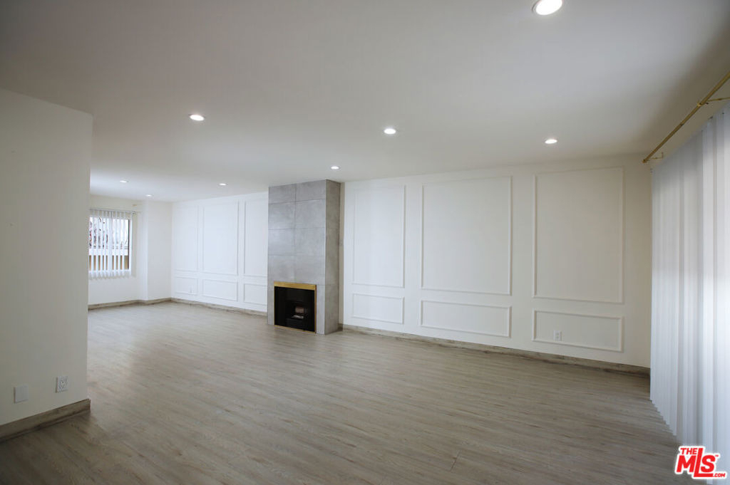 10214 Samoa Avenue - Photo 0