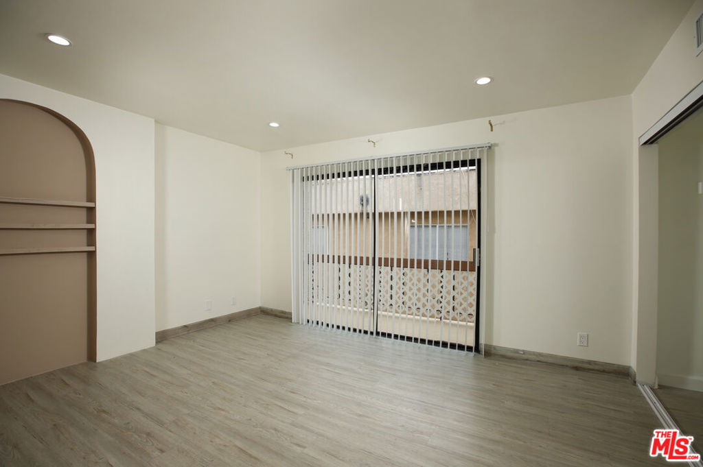 10214 Samoa Avenue - Photo 6