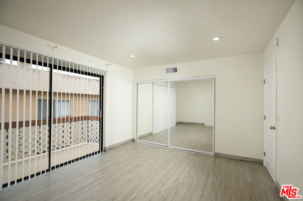 10214 Samoa Avenue - Photo 7