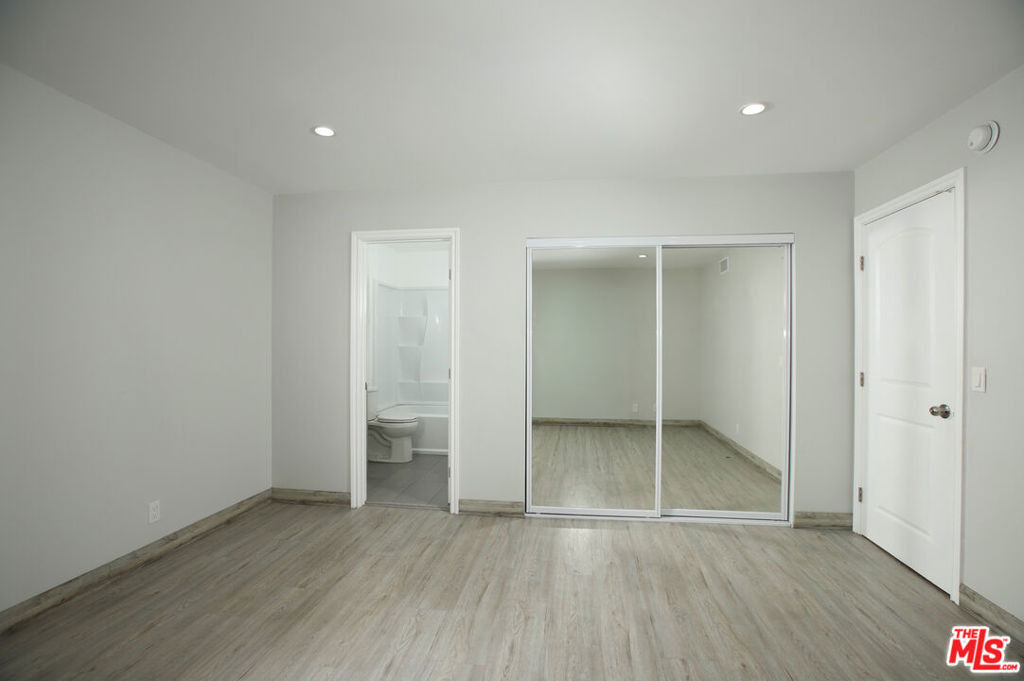 10214 Samoa Avenue - Photo 10