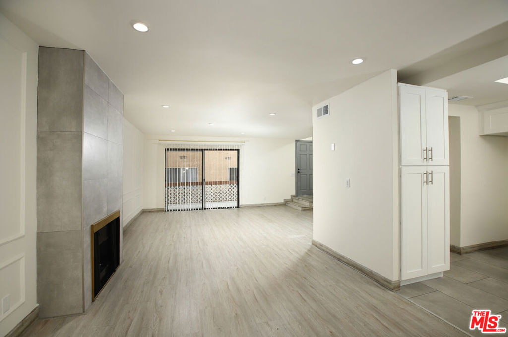 10214 Samoa Avenue - Photo 3