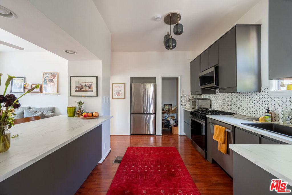 5555 Echo Street - Photo 4