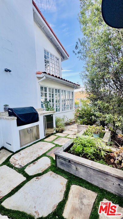 1423 Floresta Place - Photo 24