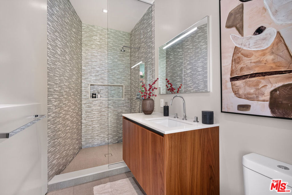 8760 Hollywood Boulevard - Photo 30