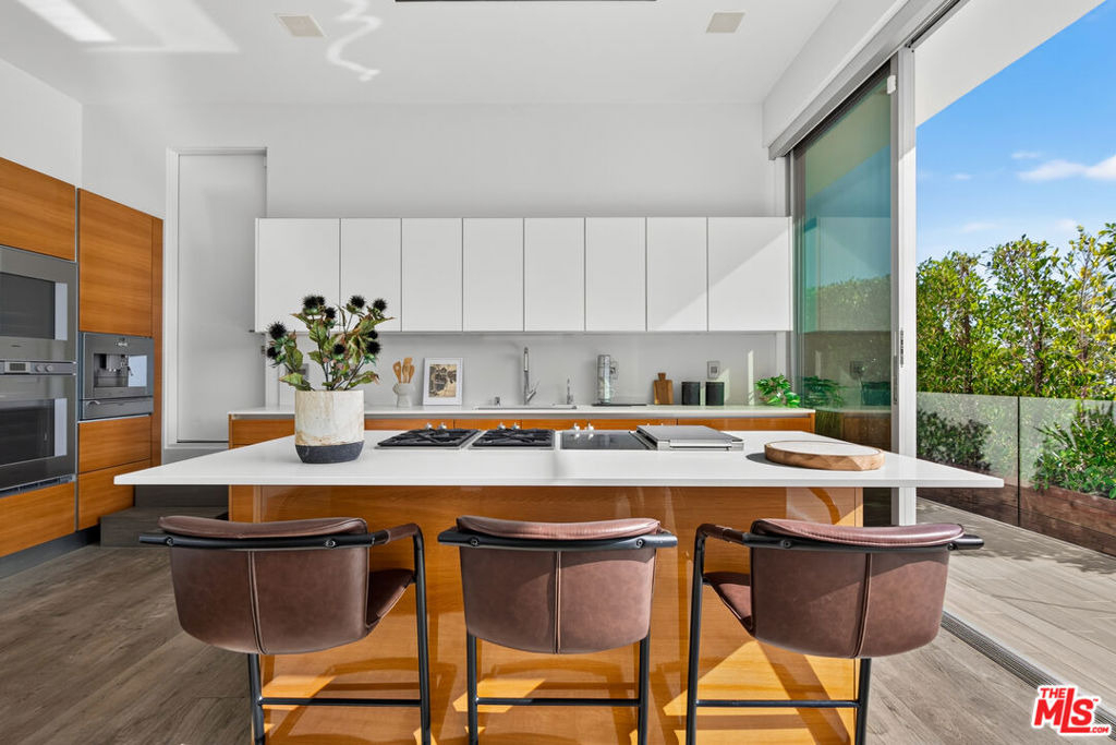 8760 Hollywood Boulevard - Photo 13