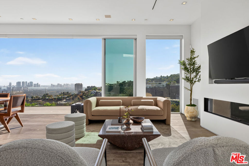 8760 Hollywood Boulevard - Photo 6