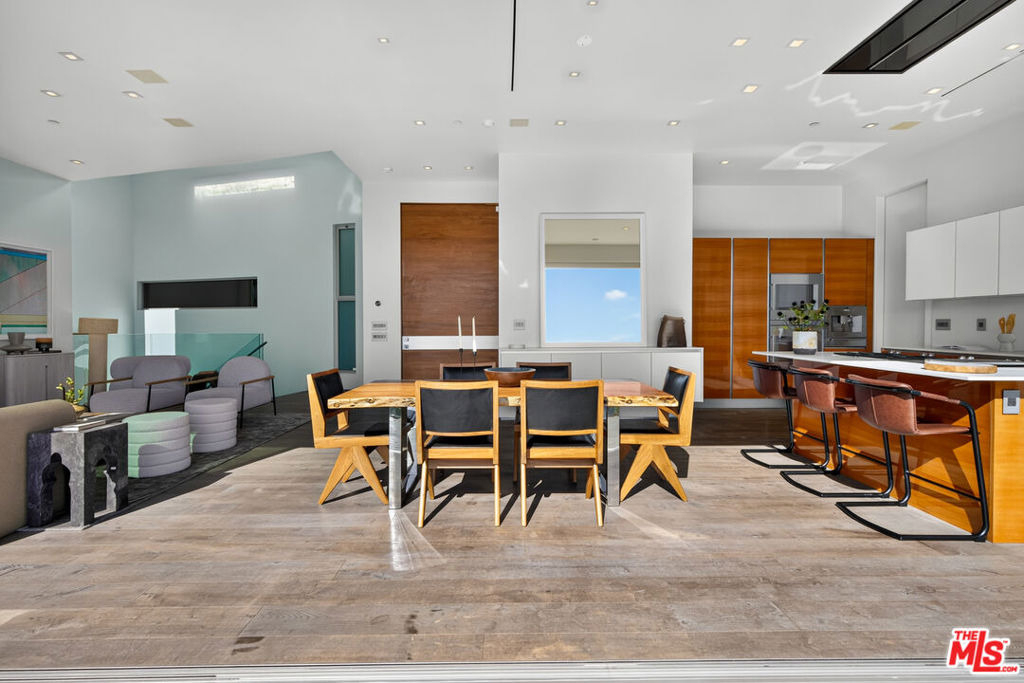 8760 Hollywood Boulevard - Photo 12