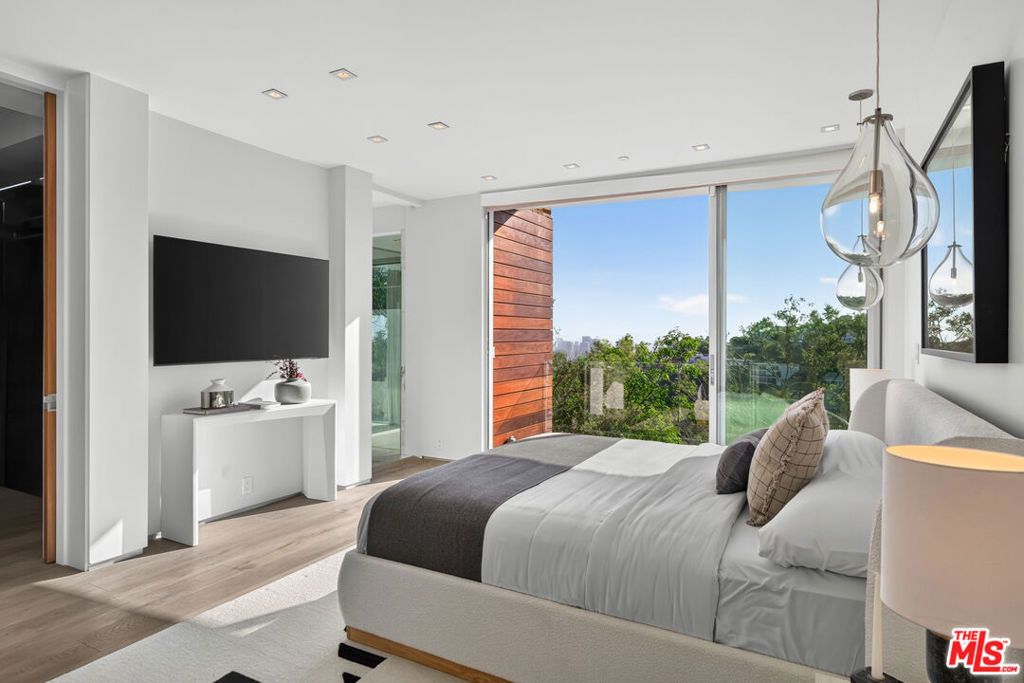 8760 Hollywood Boulevard - Photo 19