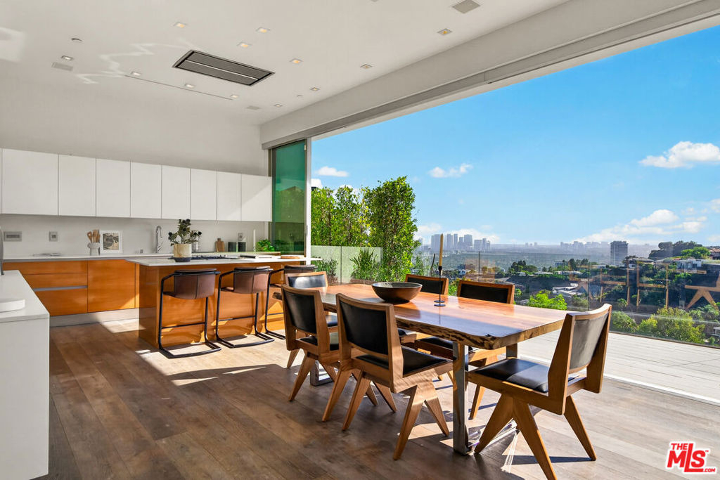 8760 Hollywood Boulevard - Photo 3