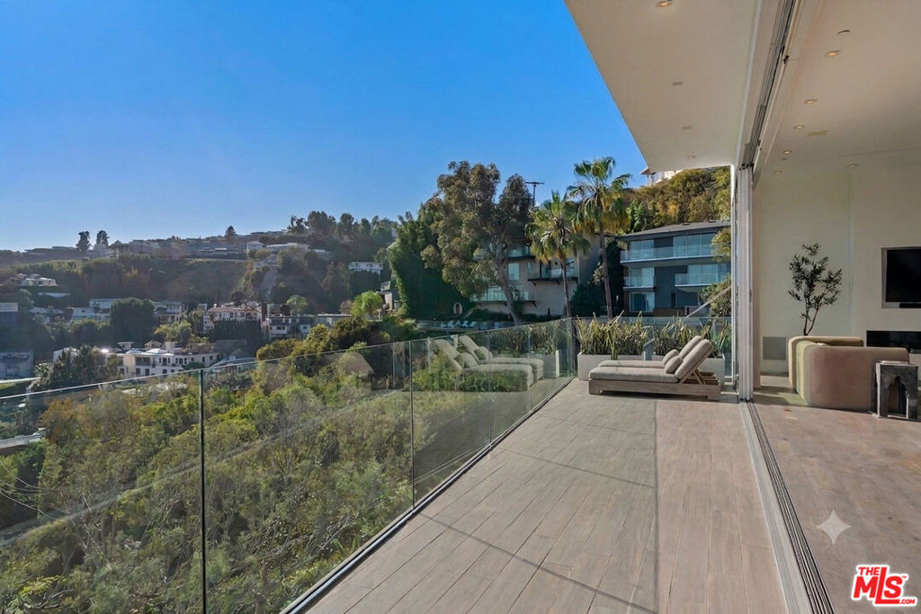 8760 Hollywood Boulevard - Photo 14