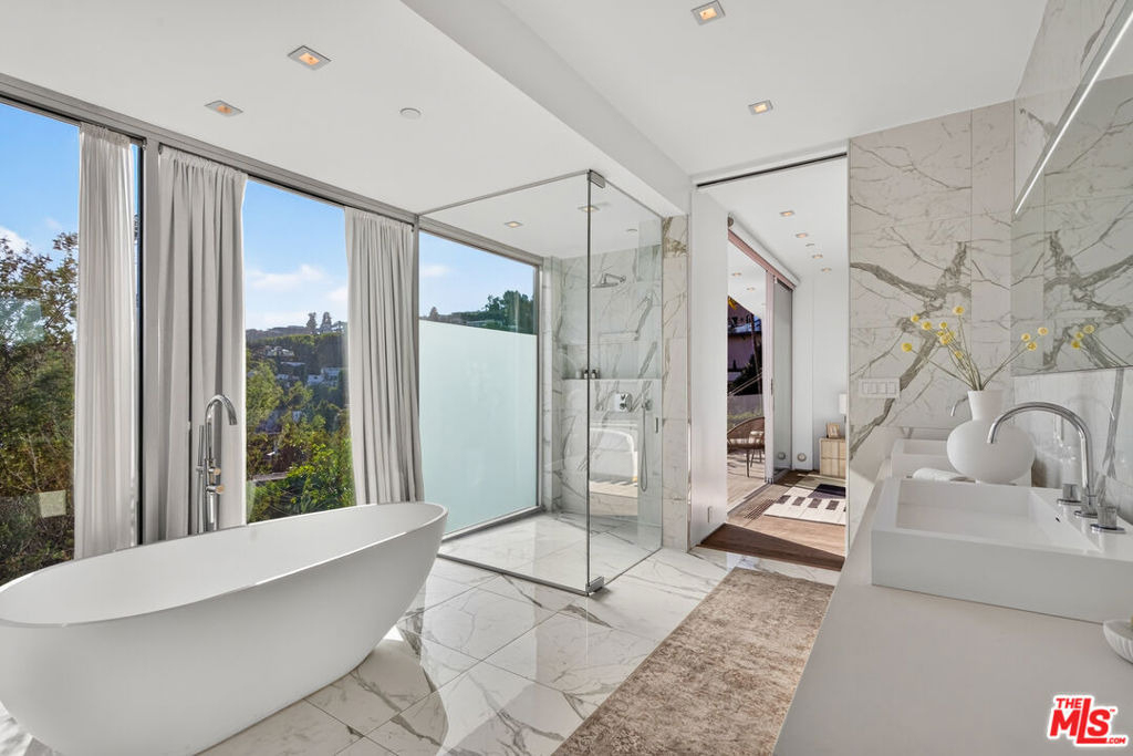 8760 Hollywood Boulevard - Photo 25