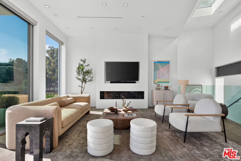 8760 Hollywood Boulevard - Photo 5