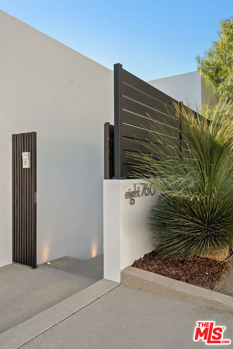 8760 Hollywood Boulevard - Photo 1