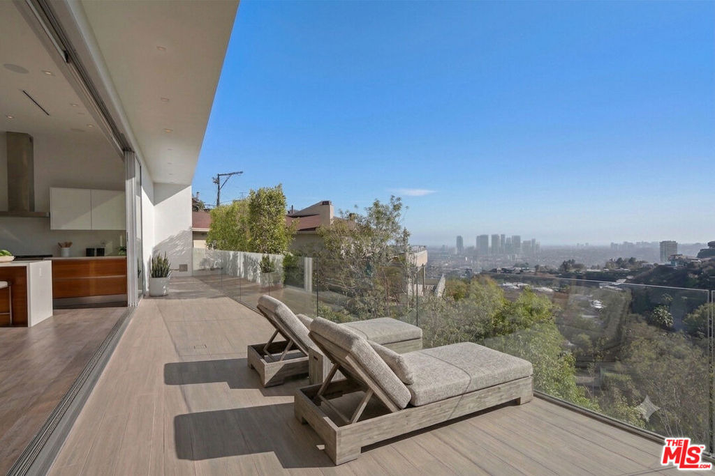 8760 Hollywood Boulevard - Photo 15