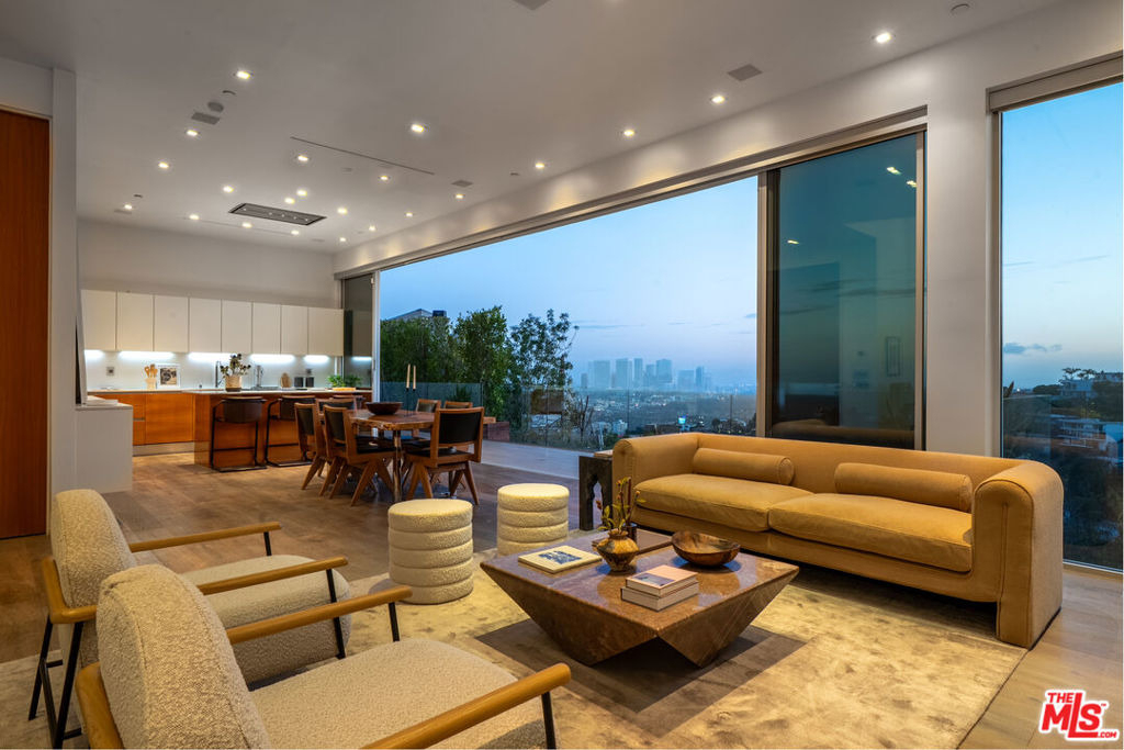 8760 Hollywood Boulevard - Photo 36