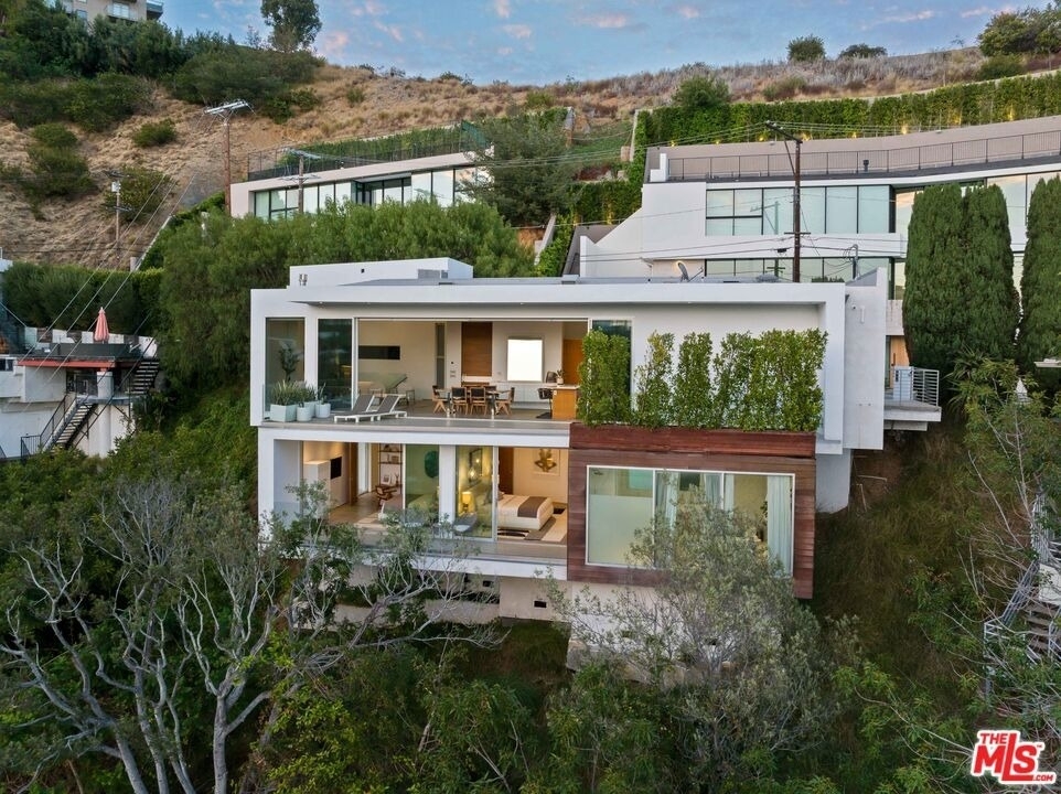 8760 Hollywood Boulevard - Photo 40