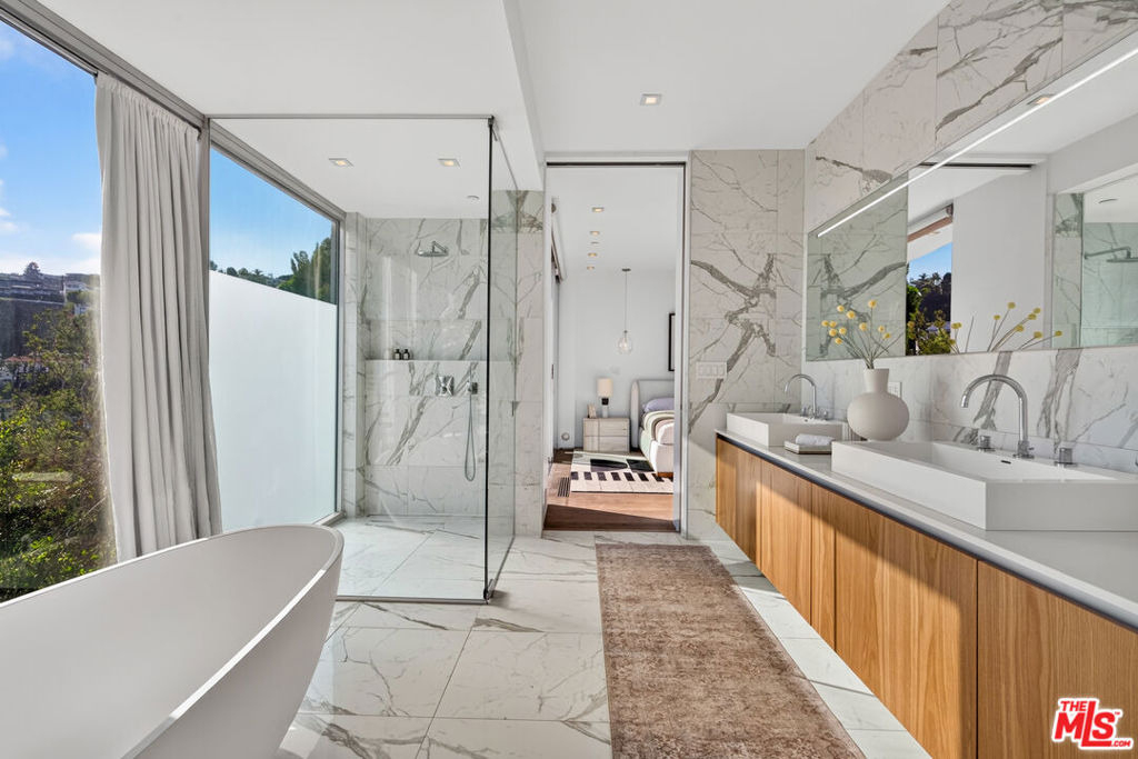 8760 Hollywood Boulevard - Photo 26