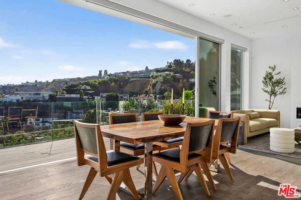 8760 Hollywood Boulevard - Photo 11