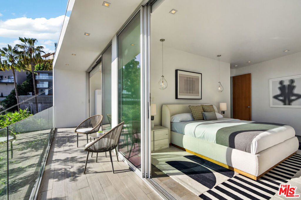 8760 Hollywood Boulevard - Photo 22