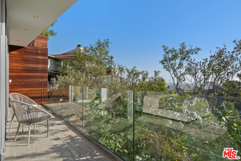 8760 Hollywood Boulevard - Photo 31