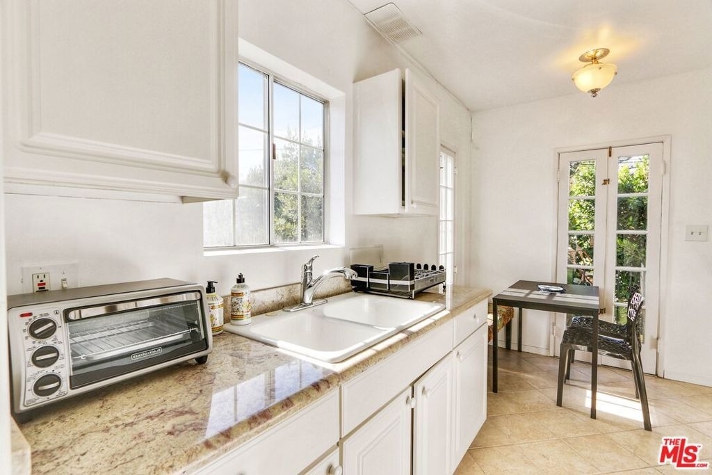 838 N Sycamore Avenue - Photo 4