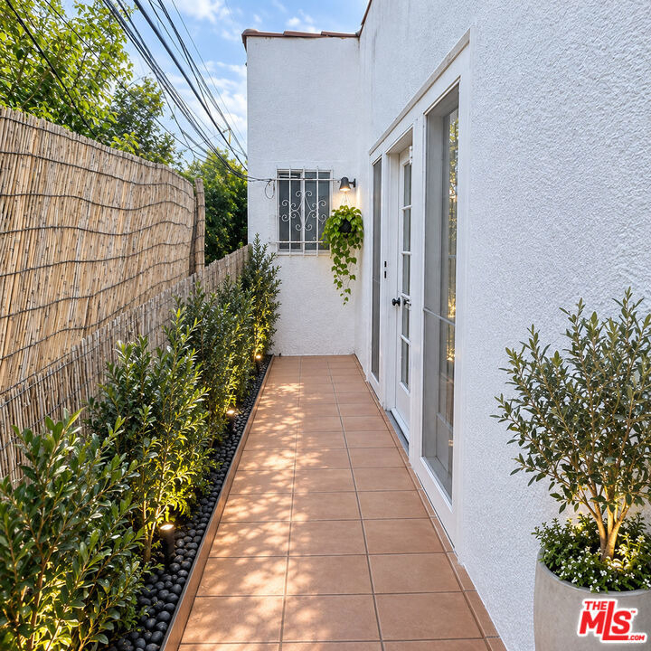 838 N Sycamore Avenue - Photo 6